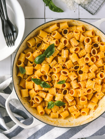 lemon garlic pasta in a large pot