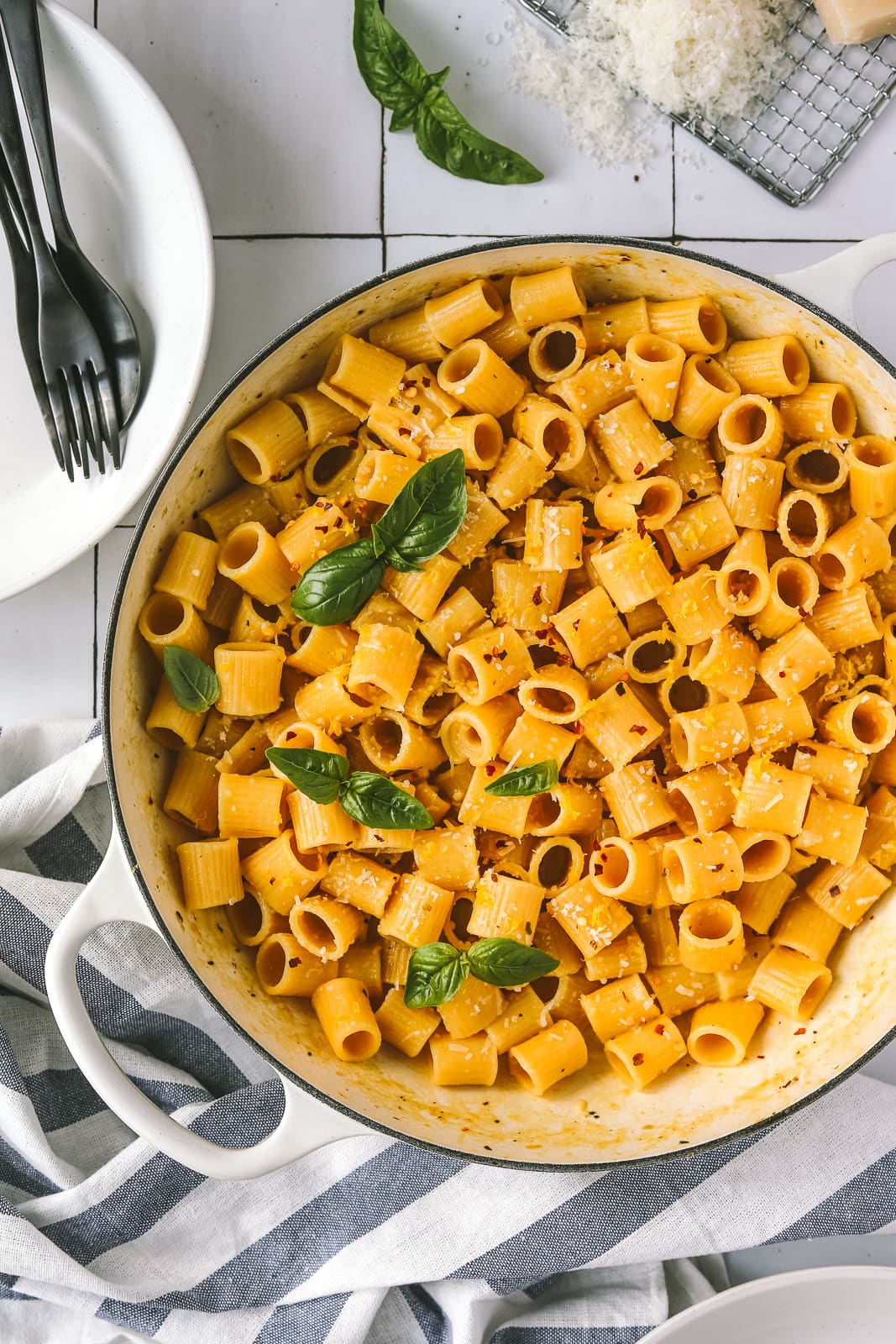 lemon garlic pasta in a large pot