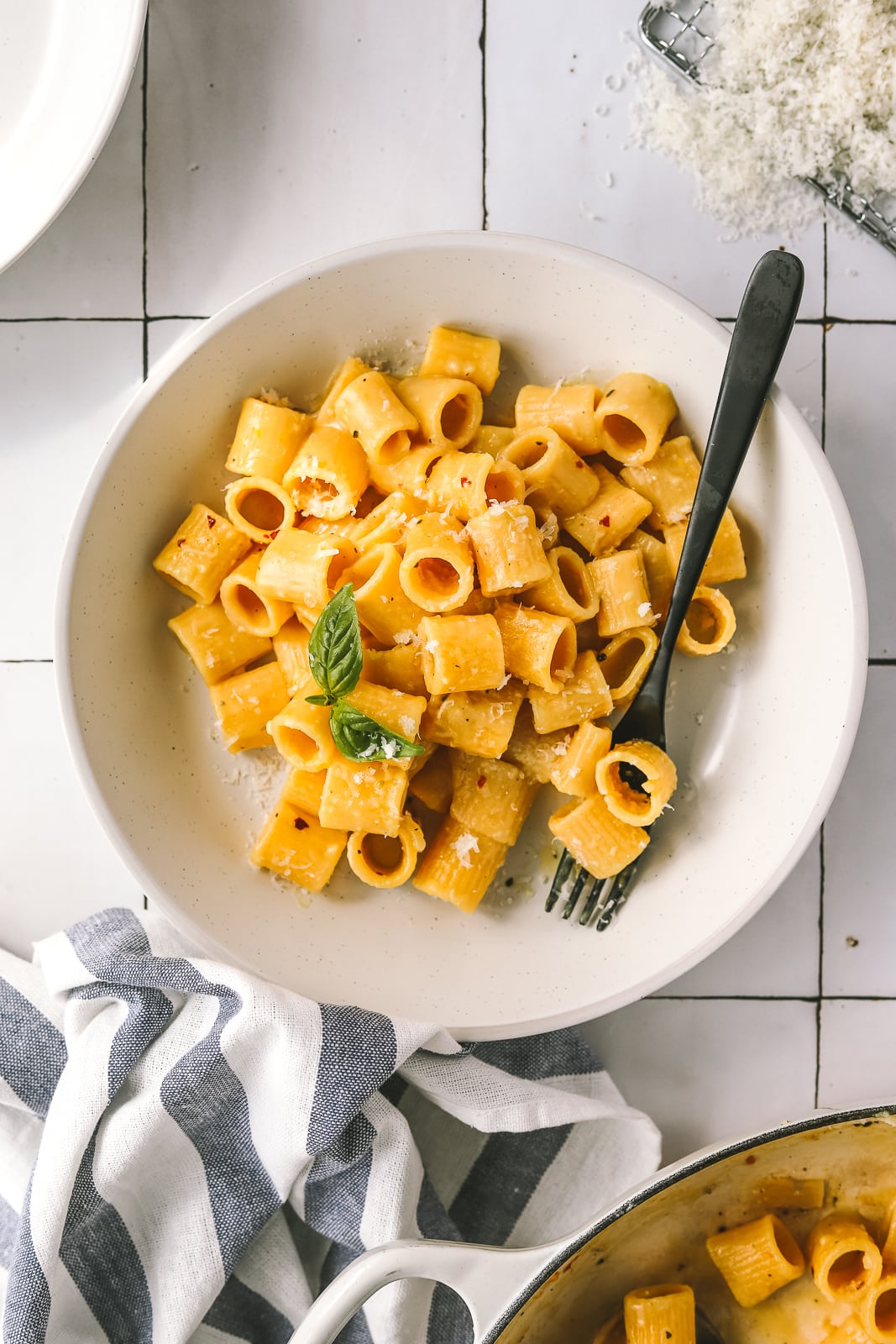 lemon garlic pasta in a bowl