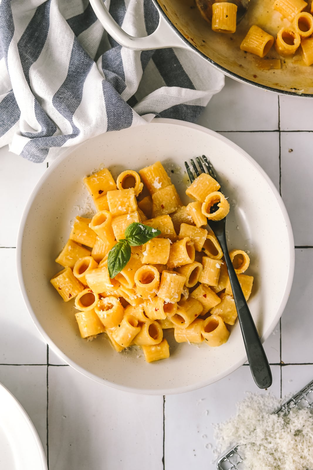 lemon garlic pasta in a bowl