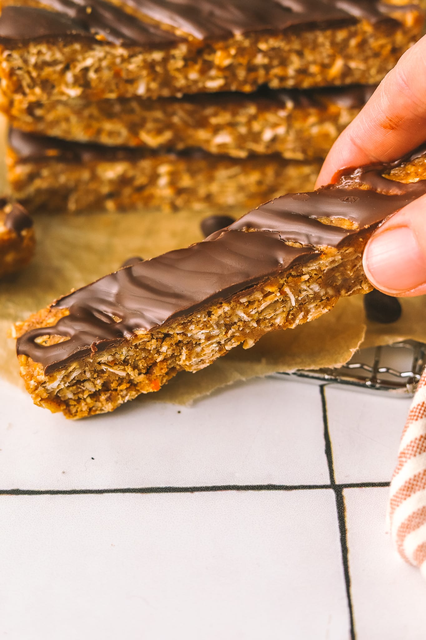 hand holding a gluten free protein bar 