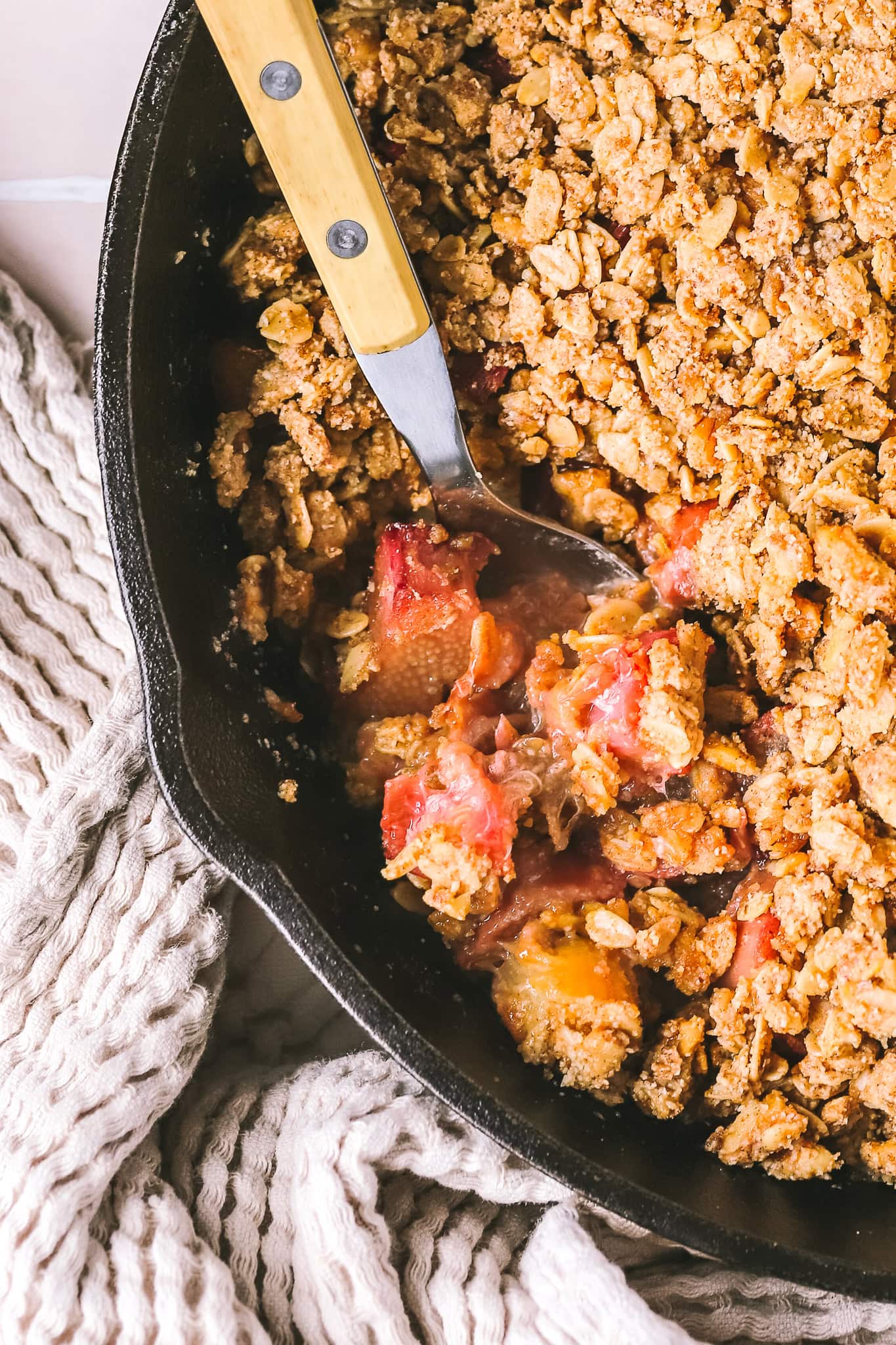 close up spoonful of rhubarb crisp