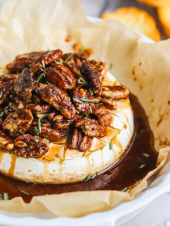 baked brie with maple pecans