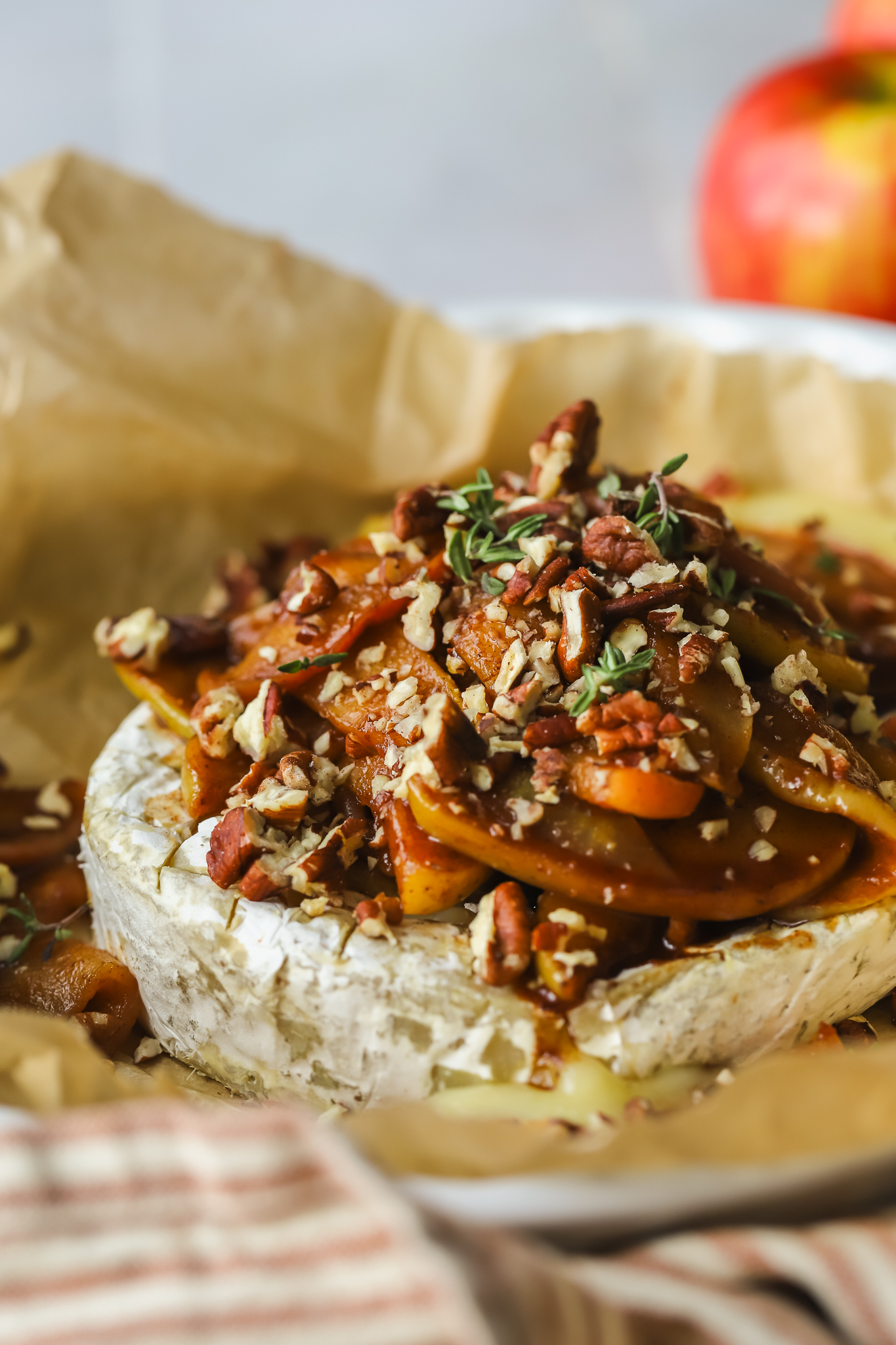 baked brie with apples, pecans and maple syrup